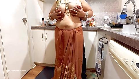 Amateur indian amateur woman with big boobs in the kitchen