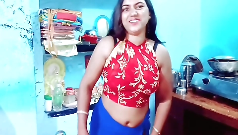 Indian teen babe in hot porn video masturbates in the bath