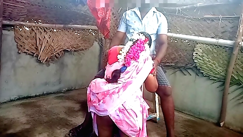 Indian hot whore takes young lad's dick in her bedroom