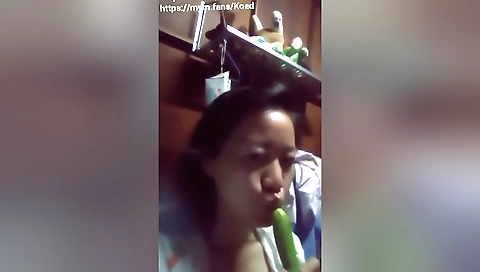 Indian brunette shows off her sexy pussy in hd porn video