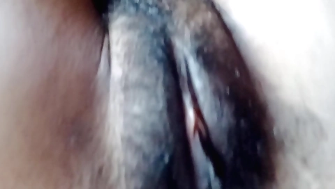 Indian slut makes solo video of herself on the bed