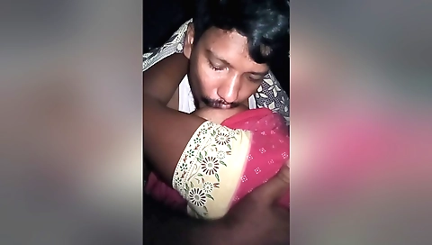 Indian wife shows off her sexy body in this amateur clip