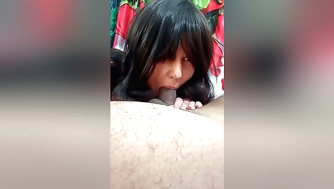 Indian amateur is showing her face and giving a blowjob