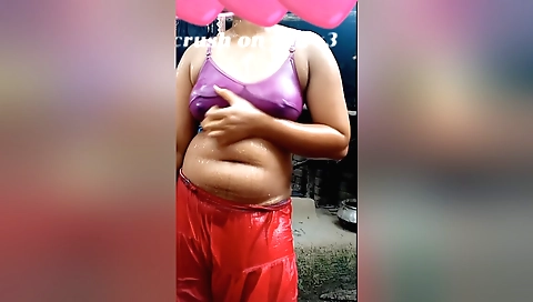 Busty amateur amateur naked shower in her beautiful clothes