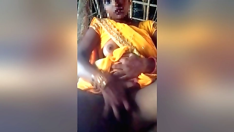 Bhabhi saree takes a hot shower and gets wet and hot