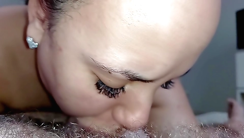 Indian babe with hot body gives a deepthroat blowjob to her lover