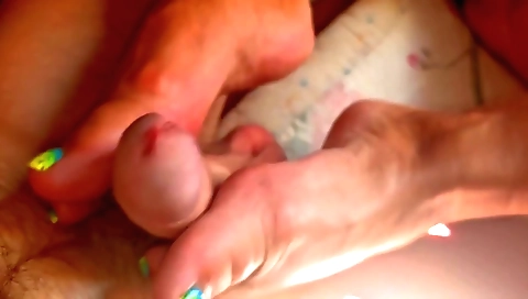 Foot fetish video of a tanned stepmom and her boyfriend