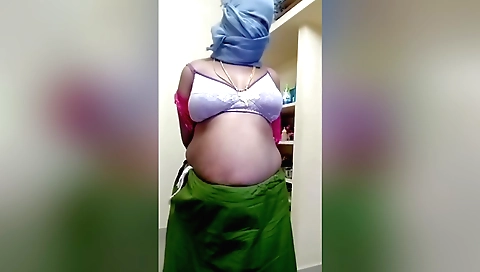 Indian amateur shows her body in sexy lingerie on web camera
