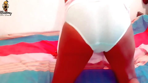 Sexy chick licking her wet pussy on webcam solo video