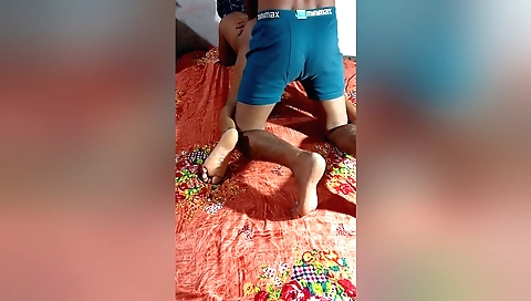 Indian girl with a long vagina fucks on her webcam