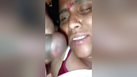 Mature bitch with a fat body sucks and fucks a guy