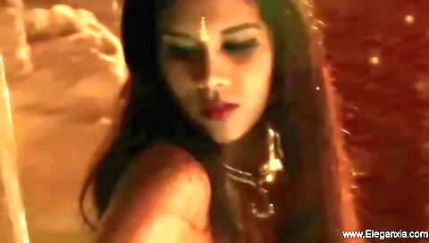 Indian brunette takes off her sexy bikini and gets naked