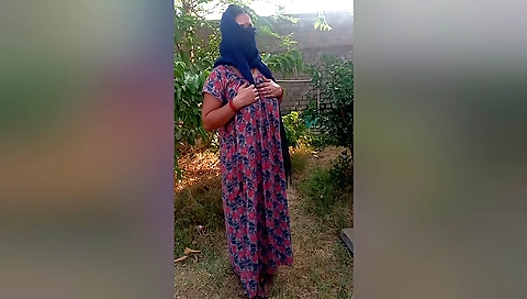 Indian girl gives a view of her nice body in the jungle