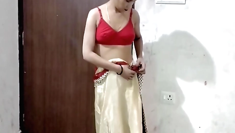 Ko nanga kar diya enjoys her body free when it's free