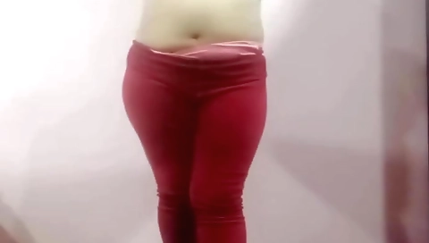 Busty chick showing her pussy in a solo amateur video