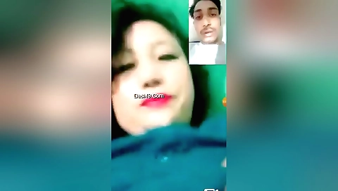 Beautiful booty in sexy indian dress on webcam vid