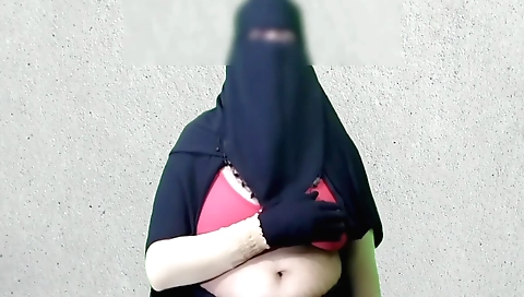 Indian housewife sucks her pussy after masturbating