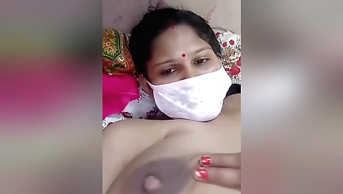 Chick with sexy hairies naked in camera solo video