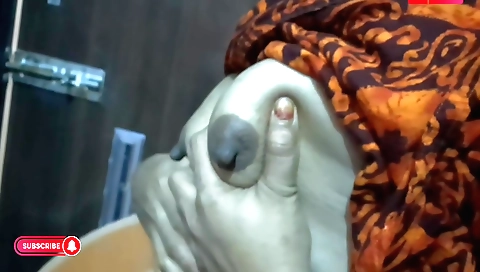 Indian brunette doing her pussy on her head and getting banged