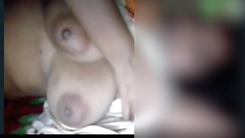 Amateur brunette woman with big tits 100% masturbating
