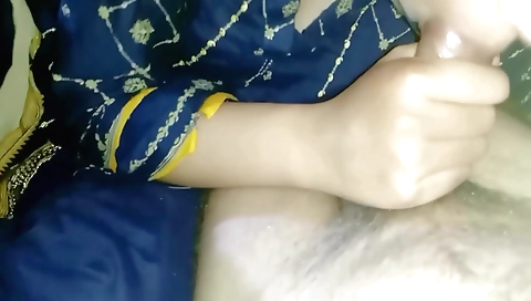Bhabhi has a good time with her boyfriend and he gives her a blowjob