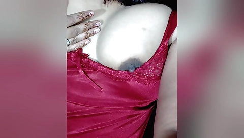 Indian pornstar gets her pussy pounded by his dick