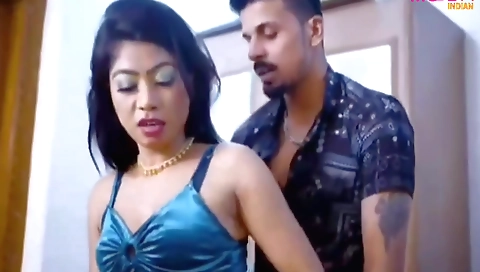Indian milf with a large booty is showing her feet