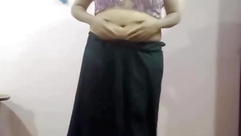 Indian chick has a hot cumming in her amateur video