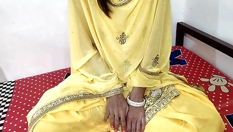 Indian desi Bhabhi fucked on webcam by her village babe