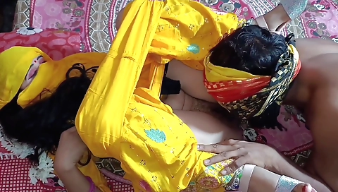 Indian milf showing her hairy pussy in homemade porn video