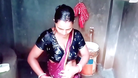 Indian girl in a sexy outfit fucks on a solo movie