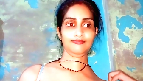 Indian brunette fucked in standing position by boyfriend