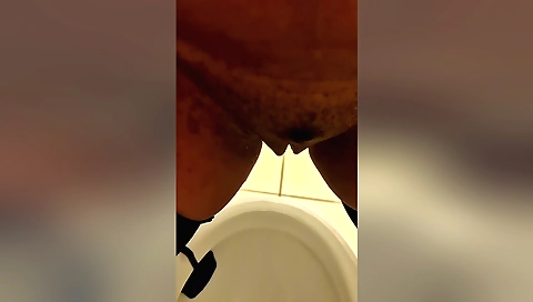 Indian girl with a cute face and wet pussy pissing