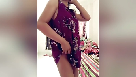 Bhabhi gets her 19-year-old sister to cum on her ass