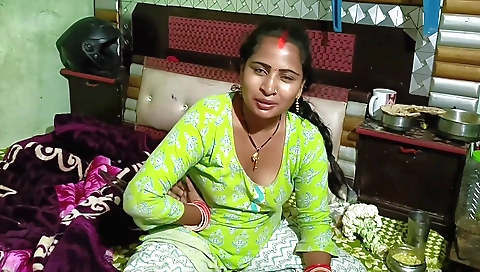 Hot indian chick 18+ fucks her big ass and gets 3some