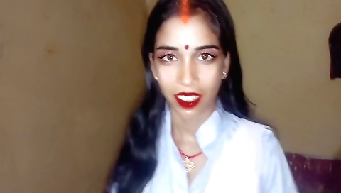 Indian amateur girlfriend with a sexy body enjoys outdoor sex