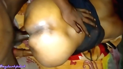 Indian girl with a sexy face gets her pussy fucked