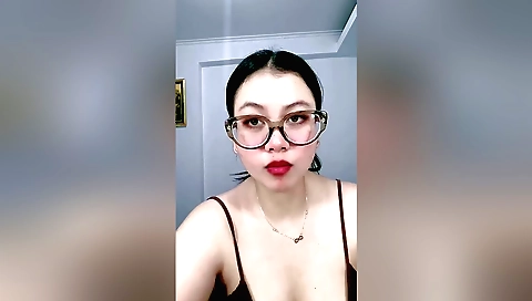 I'm making a solo video with my camera in my bedroom