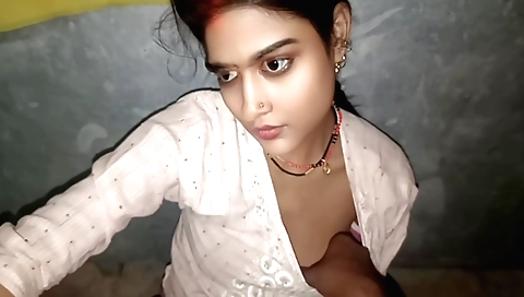 Indian milf gets her ass pounded by a guy in amateur porn