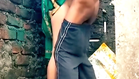 Amateur girl with a nice body takes a selfie video