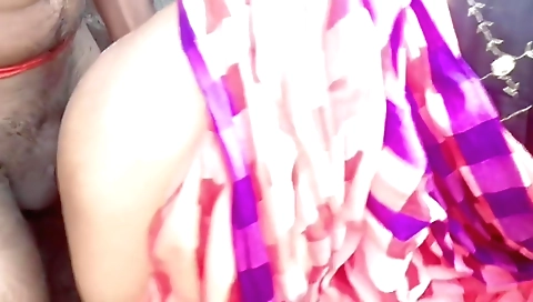 Amateur couple show themselves having fun in a bathroom
