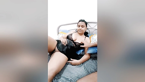Indian woman with big boobs gets fucked in amateur video