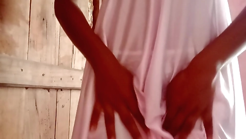 Indian hottie plays with herself in a sexy solo video