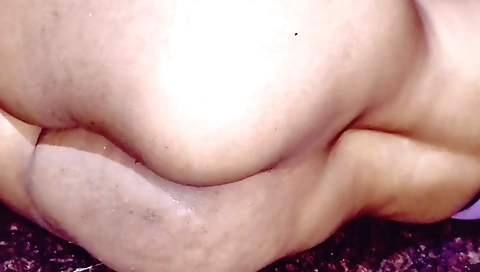 Indian amateur solo chick sucks and touches her pussy