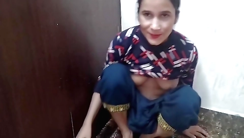Solo video showing an indian teen sucking her own cunny