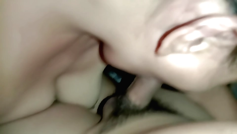 Hot amateur sex video with a gorgeous babe and a smile on her lips
