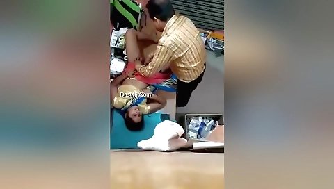 Indian amateur milf gets fingered by a doctor in webcam