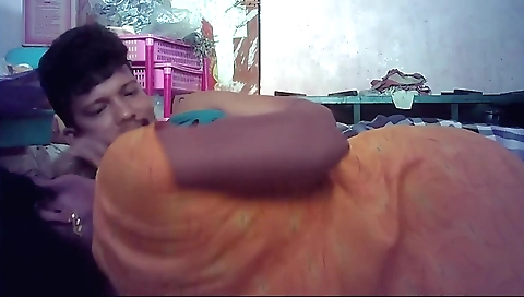 Indian amateur video showing a lady fucking with her boyfriend