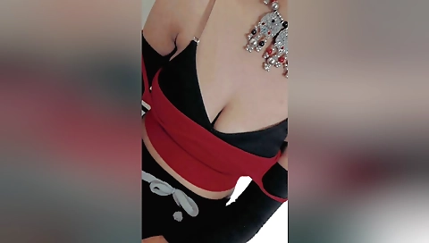 Amateur step-sister gets her big black boobs licked
