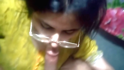 Brunette amateur girl is sucking a big dick in a hot video